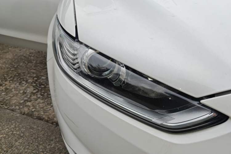 Used Ford Mondeo 2013 2.0L GTDi 200 Fashion Edition Right Front Headlight