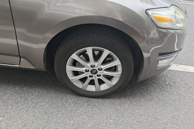 Used Ford Mondeo 2013 2.3L Fashion Edition Right Front Wheel Hub