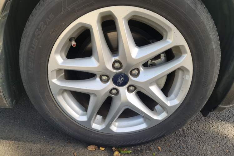 Used Ford Mondeo 2013 1.5L GTDi180 Fashion Edition Right Front Wheel Hub