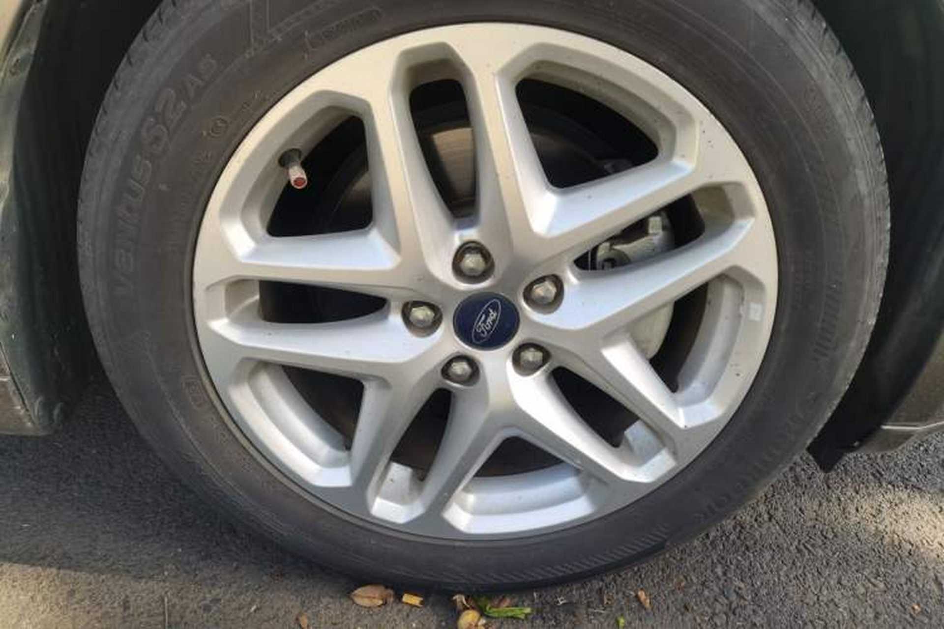Used Ford Mondeo 2013 1.5L GTDi180 Fashion Edition Right Front Wheel Hub