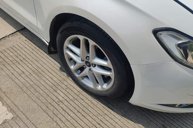 Used Ford Mondeo 2013 1.5L GTDi180 Fashion Edition Right Front Wheel Hub