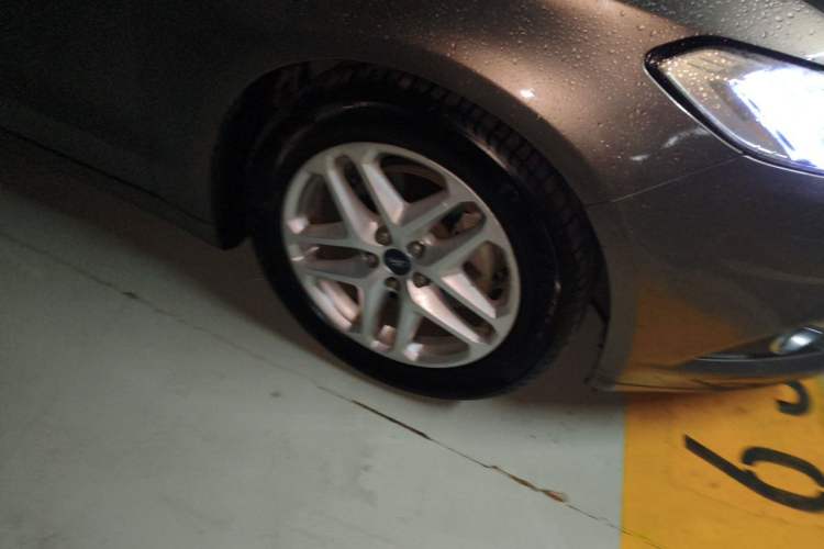 Used Ford Mondeo 2013 1.5L GTDi180 Fashion Edition Right Front Wheel Hub