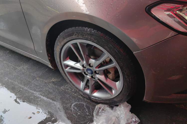 Used Ford Mondeo 2013 2.0L GTDi240 Luxury Sport Model Right Front Wheel Hub