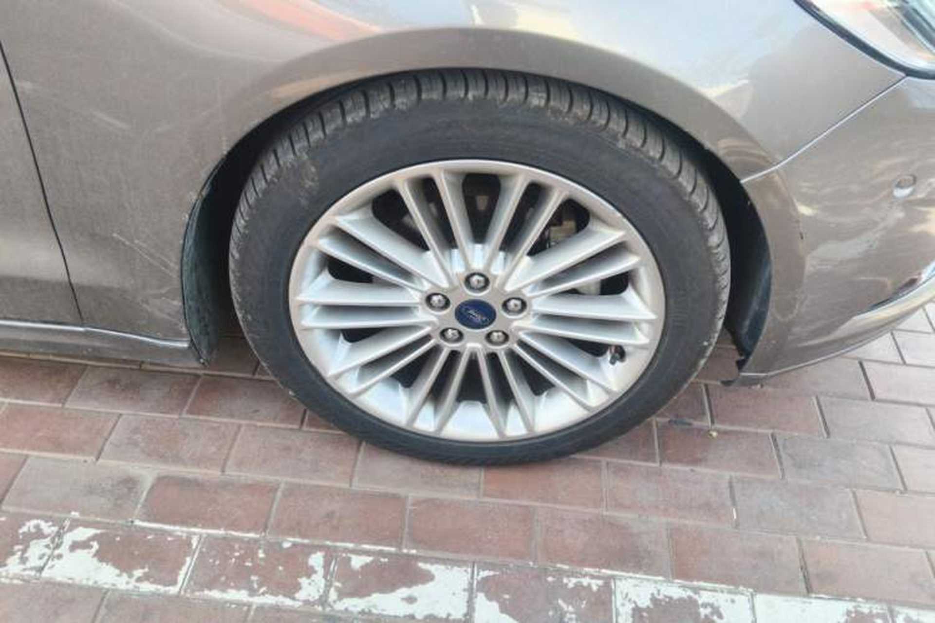Used Ford Mondeo 2013 2.0L GTDi240 Flagship Edition Right Front Wheel Hub