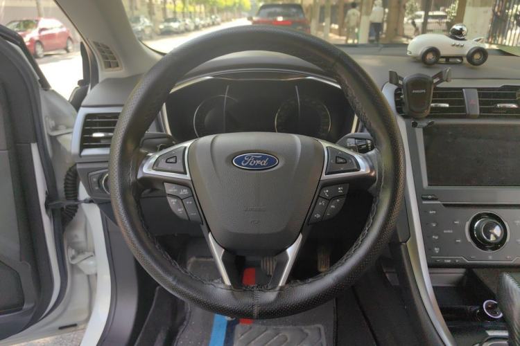 Used Ford Mondeo 2013 2.0L GTDi240 Luxury Sport Model Steering Wheel