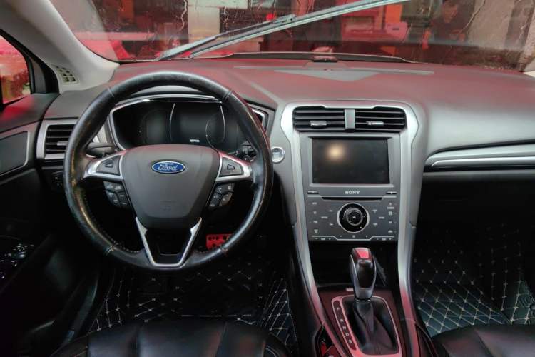 Used Ford Mondeo 2013 2.0L GTDi240 Luxury Sport Model Steering Wheel