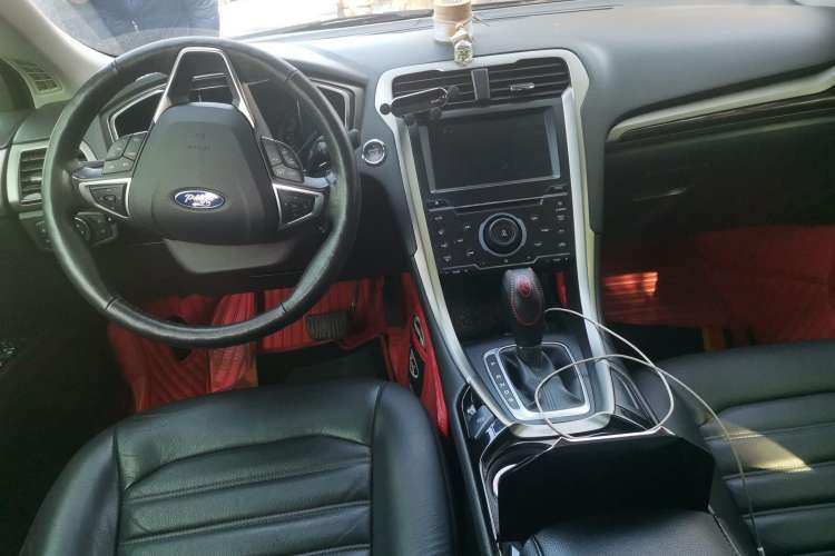 Used Ford Mondeo 2013 2.0L GTDi 200 Fashion Edition Center Console