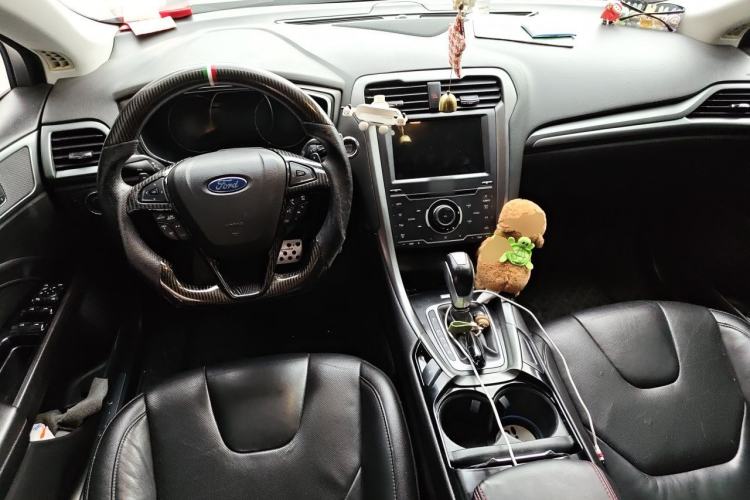 Used Ford Mondeo 2013 2.0L GTDi240 Luxury Sport Model Center Console