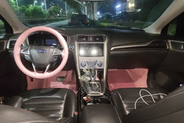 Used Ford Mondeo 2013 2.0L GTDi 200 Fashion Edition Center Console