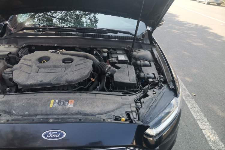 Used Ford Mondeo 2013 2.0L GTDi 200 Fashion Edition Engine Bay Left
