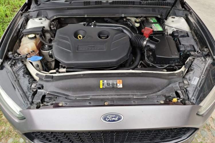 Used Ford Mondeo 2013 2.0L GTDi240 Luxury Sport Model Engine Bay