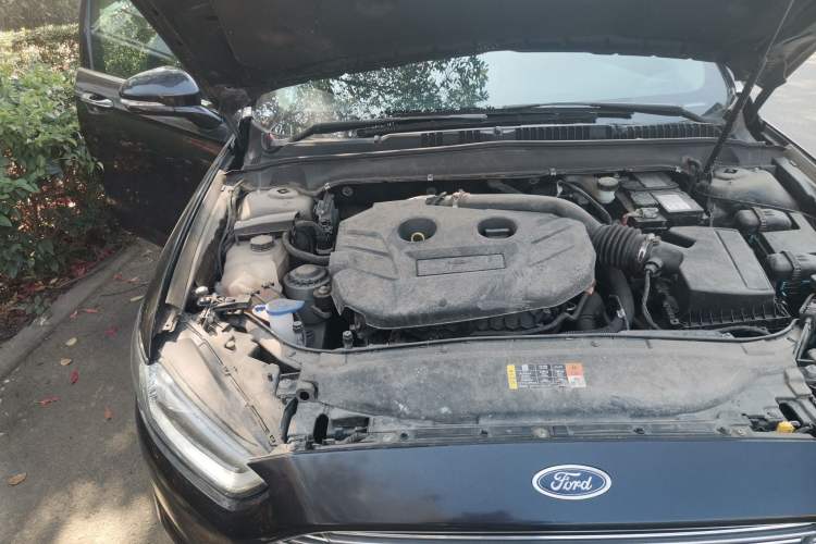 Used Ford Mondeo 2013 2.0L GTDi 200 Fashion Edition Engine Bay Right