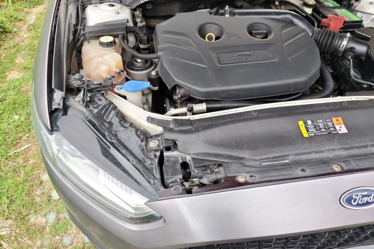 Used Ford Mondeo 2013 2.0L GTDi240 Luxury Sport Model Engine Bay Right