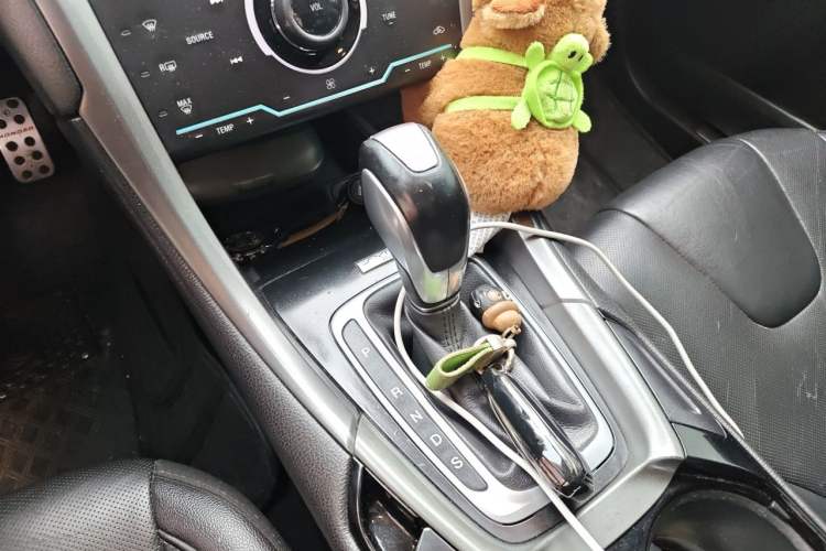 Used Ford Mondeo 2013 2.0L GTDi240 Luxury Sport Model Gear Lever