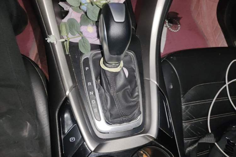 Used Ford Mondeo 2013 2.0L GTDi 200 Fashion Edition Gear Lever