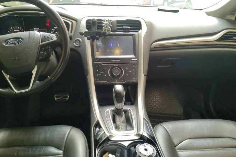 Used Ford Mondeo 2013 2.0L GTDi 200 Fashion Edition Audio And AC Panel
