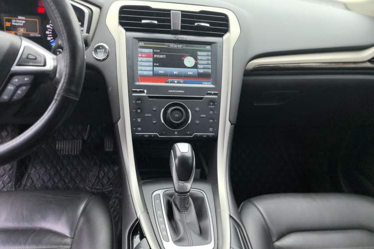 Used Ford Mondeo 2013 2.0L GTDi 200 Fashion Edition Audio And AC Panel