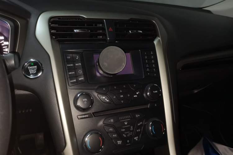 Used Ford Mondeo 2013 2.0L GTDi 200 Fashion Edition Audio And AC Panel