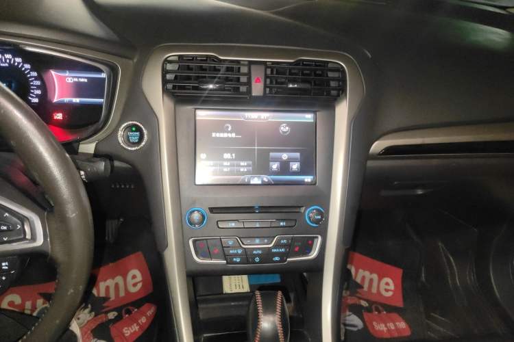 Used Ford Mondeo 2013 2.0L GTDi 200 Luxury Model Audio And AC Panel