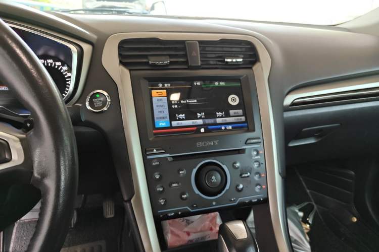 Used Ford Mondeo 2013 2.0L GTDi 200 Fashion Edition Audio And AC Panel
