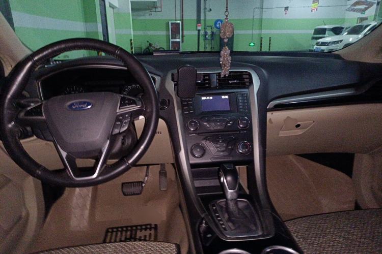 Used Ford Mondeo 2013 1.5L GTDi180 Comfort Model Center Console