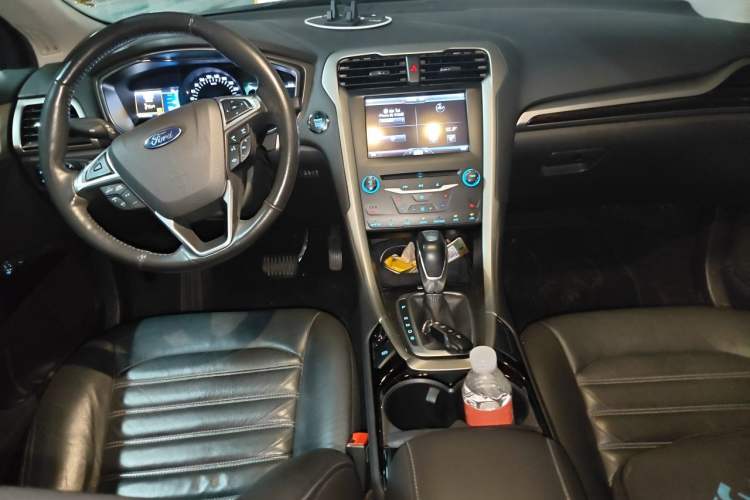 Used Ford Mondeo 2013 2.0L GTDi 200 Luxury Model Center Console
