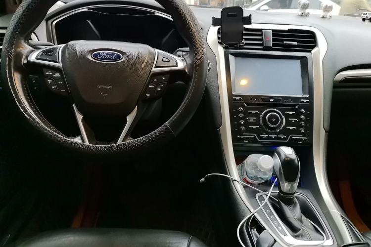 Used Ford Mondeo 2013 2.0L GTDi 200 Fashion Edition Center Console