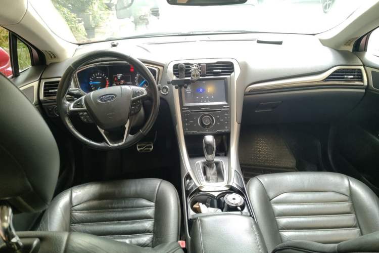 Used Ford Mondeo 2013 2.0L GTDi 200 Fashion Edition Center Console