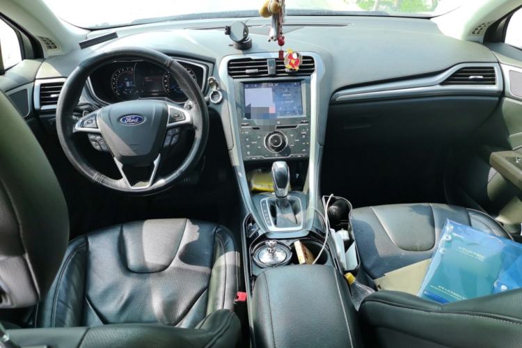 Used Ford Mondeo 2013 2.0L GTDi240 Luxury Sport Model Center Console