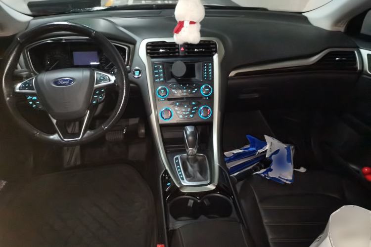 Used Ford Mondeo 2013 2.0L GTDi 200 Fashion Edition Center Console