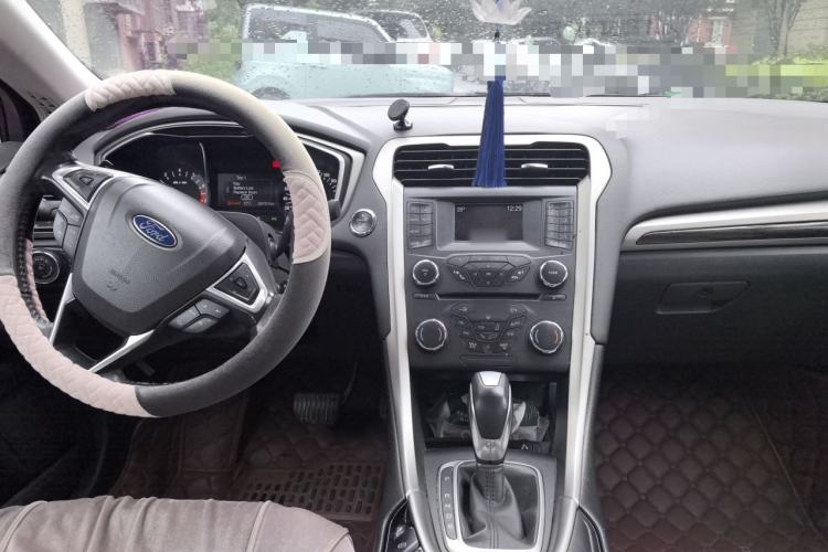 Used Ford Mondeo 2013 2.0L GTDi 200 Fashion Edition Center Console