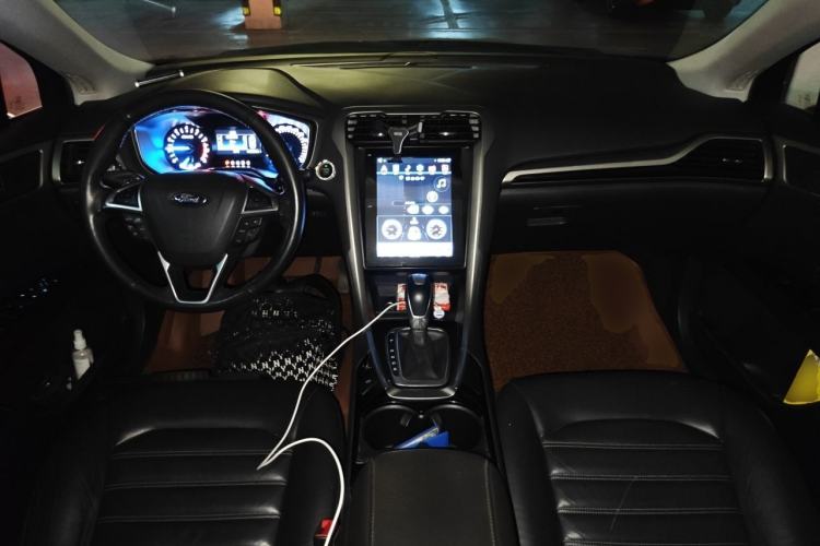 Used Ford Mondeo 2013 2.0L GTDi 200 Fashion Edition Center Console