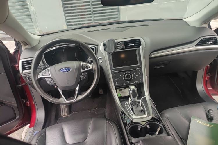 Used Ford Mondeo 2013 2.0L GTDi240 Luxury Sport Model Center Console