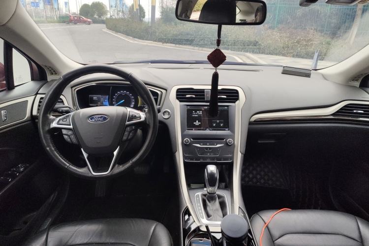 Used Ford Mondeo 2013 2.0L GTDi 200 Luxury Model Center Console