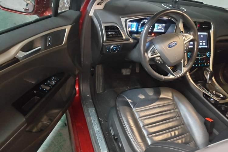 Used Ford Mondeo 2013 2.0L GTDi 200 Luxury Model Driver Seat