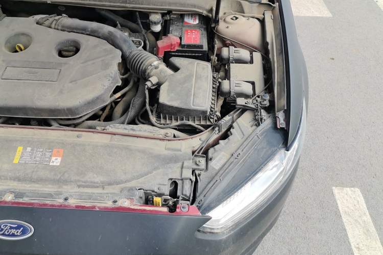 Used Ford Mondeo 2013 2.0L GTDi240 Luxury Sport Model Engine Bay Left