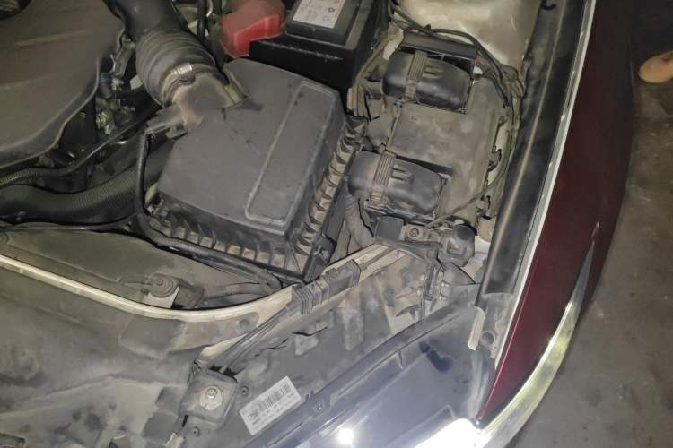 Used Ford Mondeo 2013 2.0L GTDi 200 Luxury Model Engine Bay Left