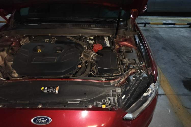 Used Ford Mondeo 2013 2.0L GTDi 200 Fashion Edition Engine Bay Left