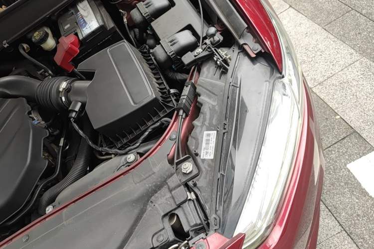 Used Ford Mondeo 2013 2.0L GTDi240 Luxury Sport Model Engine Bay Left