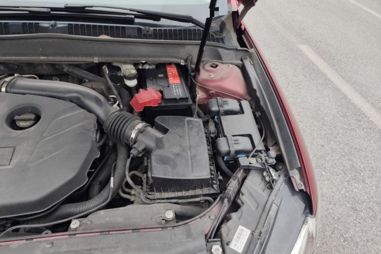 Used Ford Mondeo 2013 2.0L GTDi 200 Luxury Model Engine Bay Left