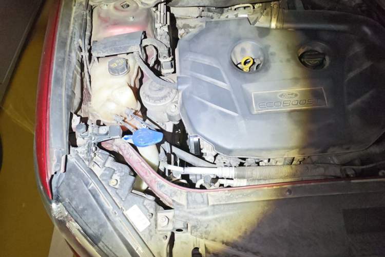 Used Ford Mondeo 2013 2.0L GTDi 200 Fashion Edition Engine Bay Right