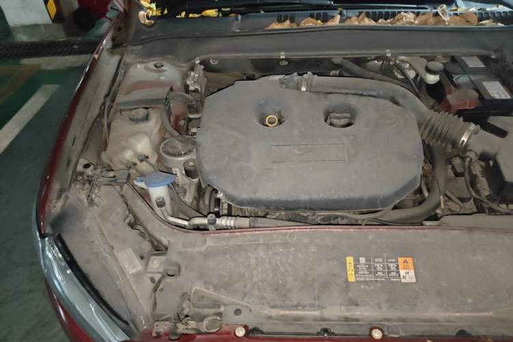 Used Ford Mondeo 2013 2.0L GTDi 200 Luxury Model Engine Bay Right