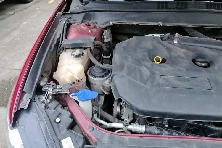 Used Ford Mondeo 2013 2.0L GTDi 200 Fashion Edition Engine Bay Right
