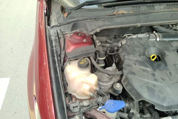 Used Ford Mondeo 2013 2.0L GTDi 200 Fashion Edition Engine Bay Right