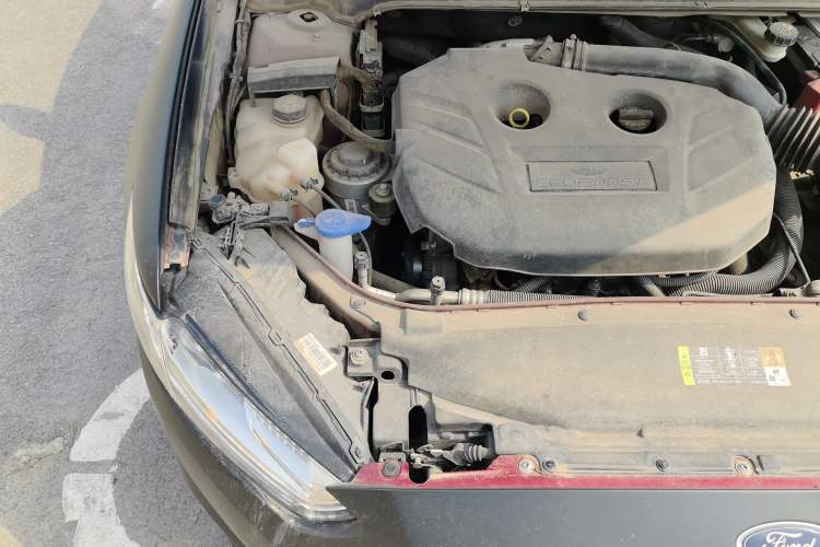 Used Ford Mondeo 2013 2.0L GTDi240 Luxury Sport Model Engine Bay Right