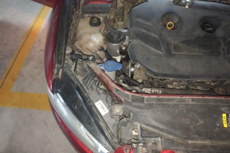 Used Ford Mondeo 2013 2.0L GTDi 200 Luxury Model Engine Bay Right