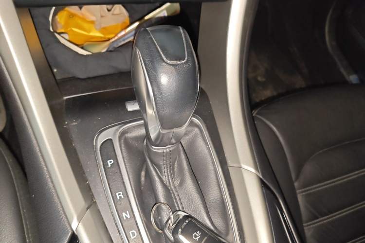 Used Ford Mondeo 2013 2.0L GTDi 200 Luxury Model Gear Lever