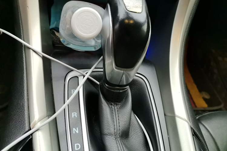 Used Ford Mondeo 2013 2.0L GTDi 200 Fashion Edition Gear Lever