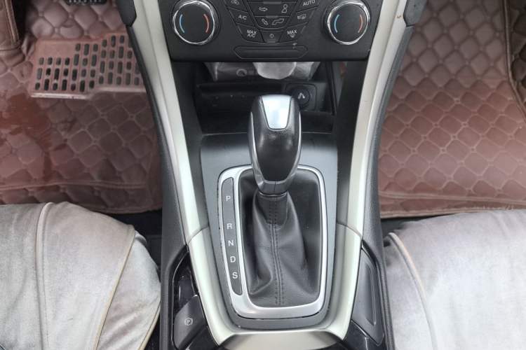 Used Ford Mondeo 2013 2.0L GTDi 200 Fashion Edition Gear Lever
