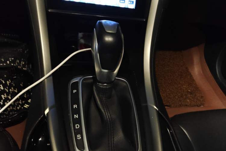 Used Ford Mondeo 2013 2.0L GTDi 200 Fashion Edition Gear Lever